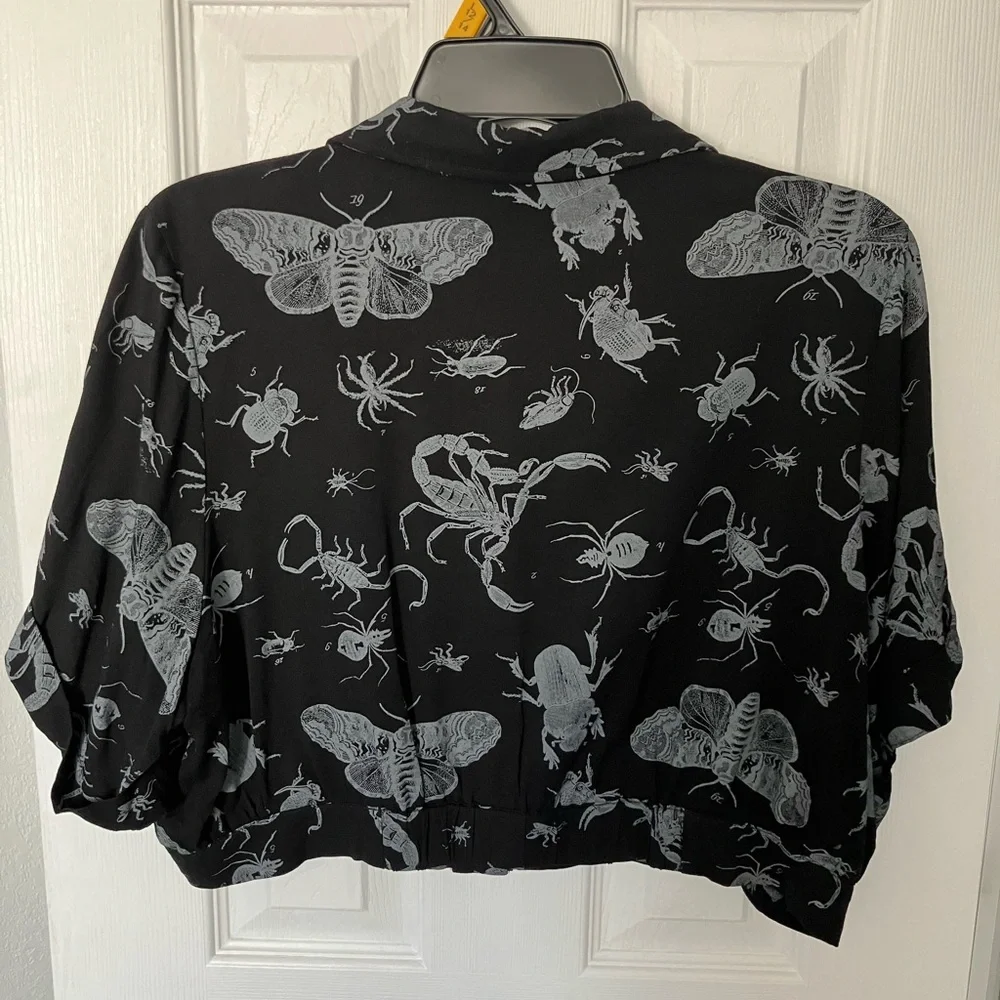 Disturbia Parasite bugs printed cropped button up shirt - Picture 2 of 13